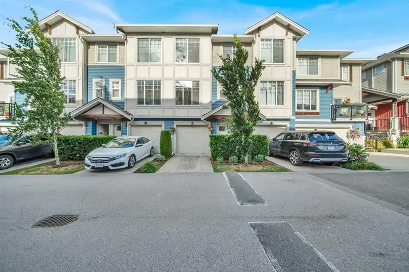 97 20498 82 AVENUE - photo 2 of 28
