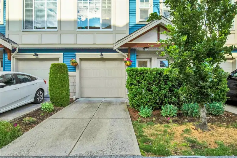 97 20498 82 AVENUE - photo 3 of 28