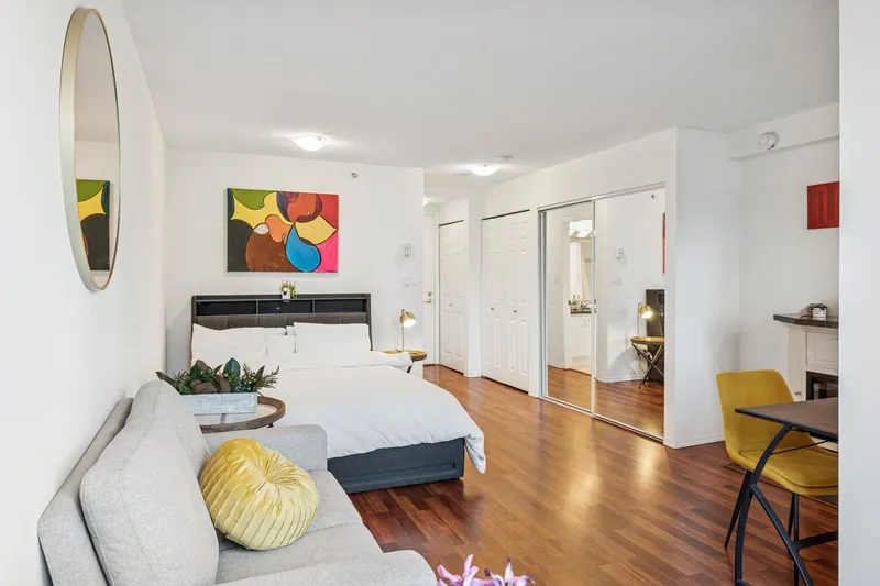 1202 1188 RICHARDS STREET - photo 2 of 25