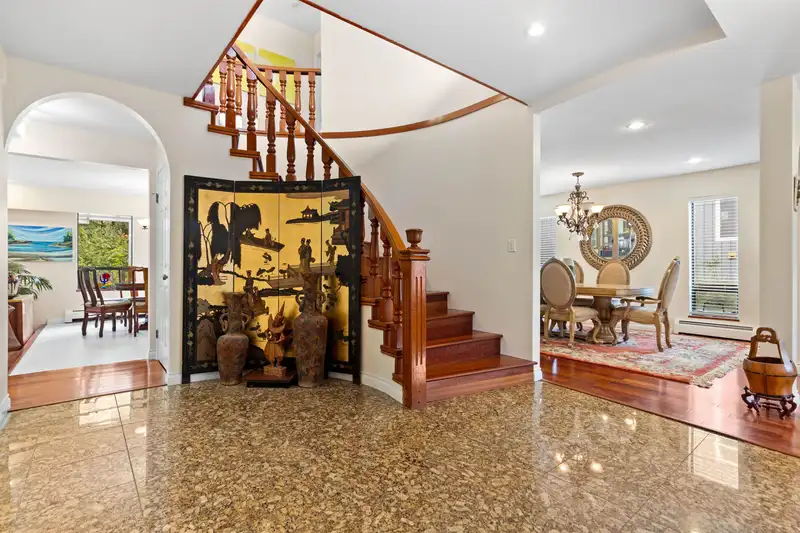 7995 WOODHURST DRIVE - photo 3 of 40