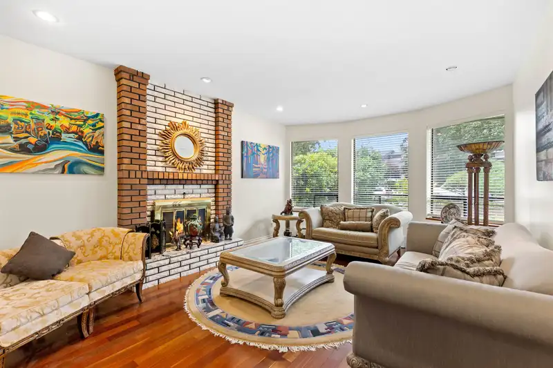 7995 WOODHURST DRIVE - photo 4 of 40