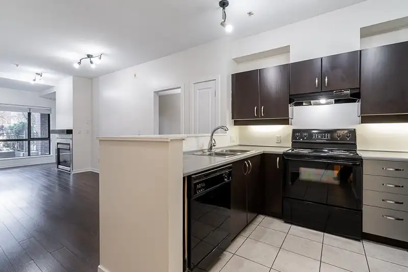 104 10866 CITY PARKWAY - photo 4 of 31