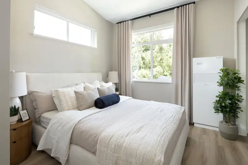 24 2150 RINDALL AVENUE - photo 2 of 5