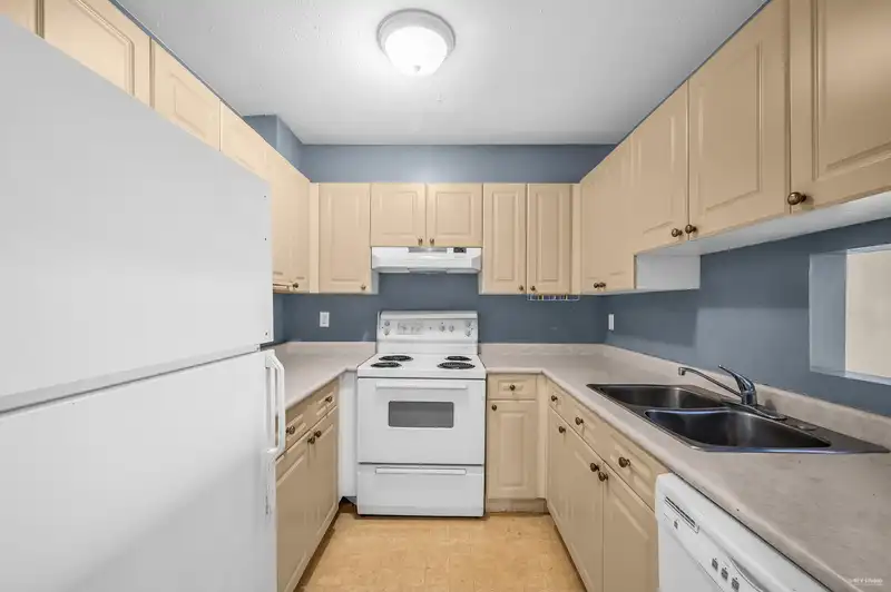 308 9946 151 STREET - photo 2 of 14