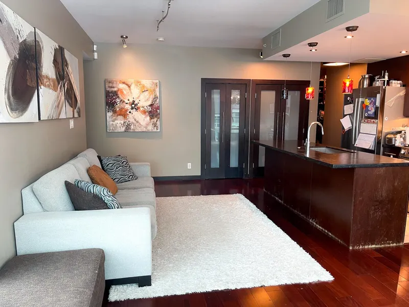 702 168 E ESPLANADE - photo 2 of 23