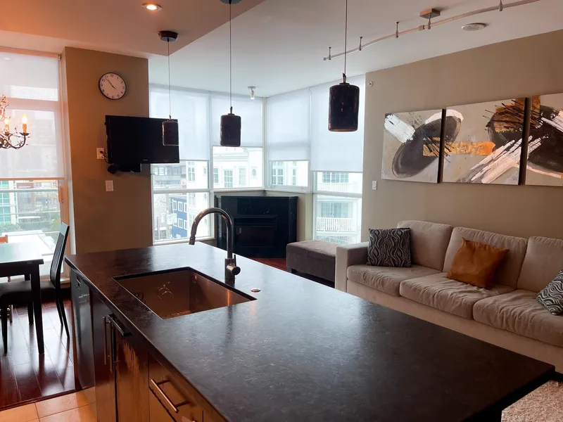 702 168 E ESPLANADE - photo 3 of 23