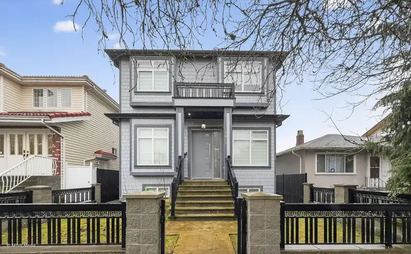 1052 E 50TH AVENUE - photo 2 of 40