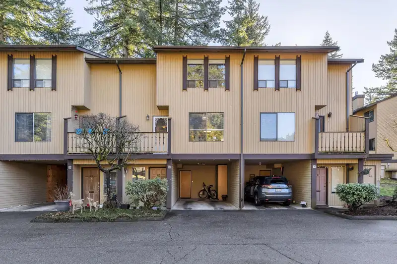 30 2998 MOUAT DRIVE - photo 1 of 36