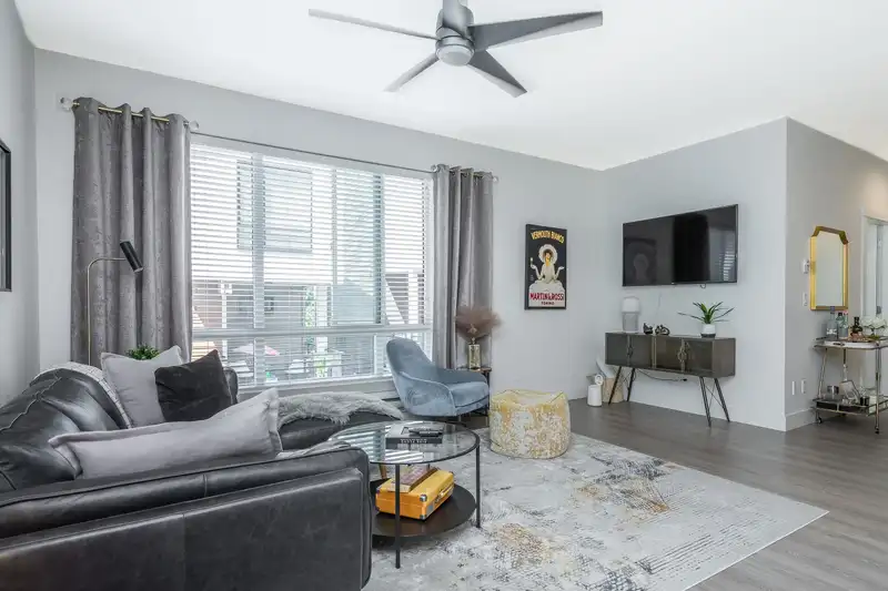 77 16433 19 AVENUE - photo 4 of 37