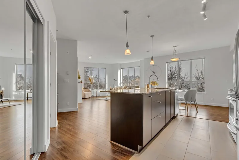 201 250 FRANCIS WAY - photo 2 of 25