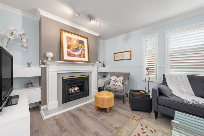 110 725 W 7TH AVENUE - photo 3 of 40