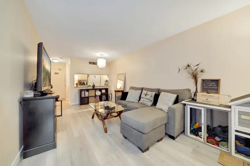 302 1080 PACIFIC STREET - photo 2 of 33