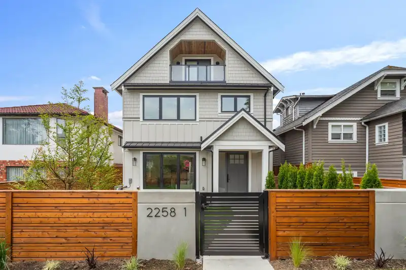 1 2258 NAPIER STREET - photo 2 of 32