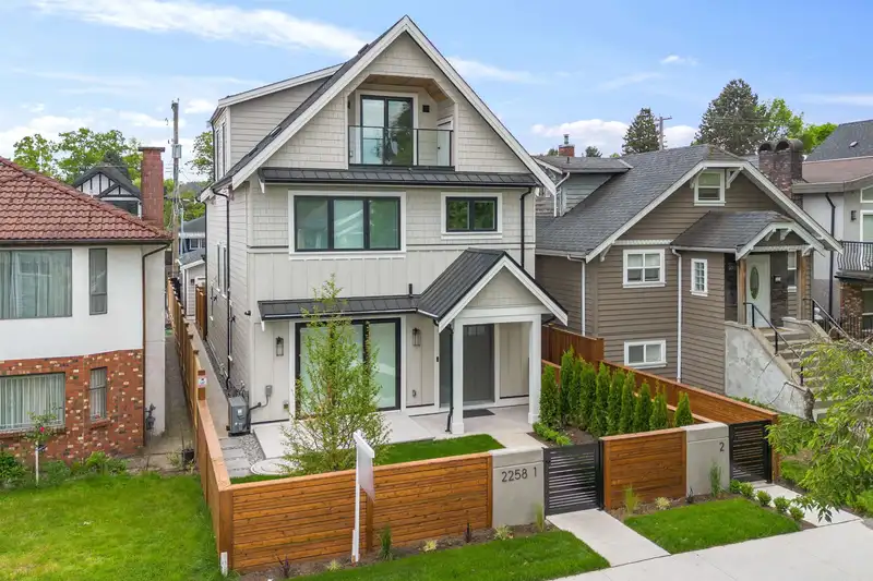 1 2258 NAPIER STREET - photo 3 of 32