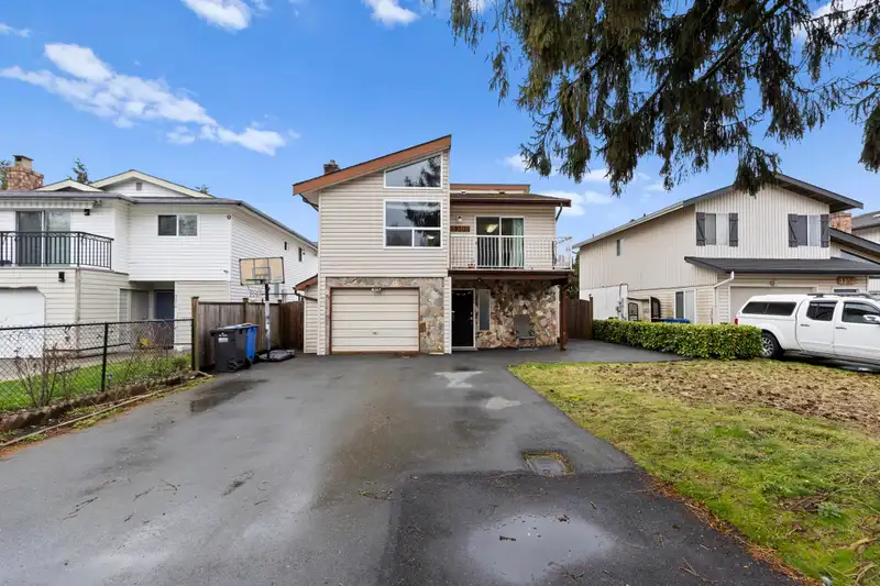 3308 JERVIS CRESCENT - photo 1 of 33