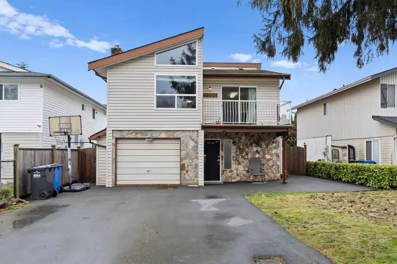 3308 JERVIS CRESCENT - photo 2 of 33
