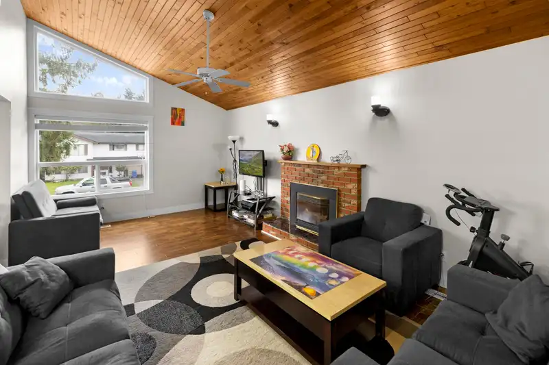 3308 JERVIS CRESCENT - photo 4 of 33