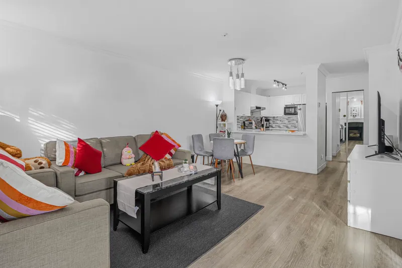 411 13733 74 AVENUE - photo 1 of 15