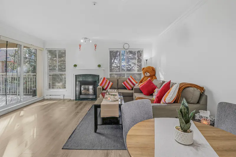 411 13733 74 AVENUE - photo 2 of 15