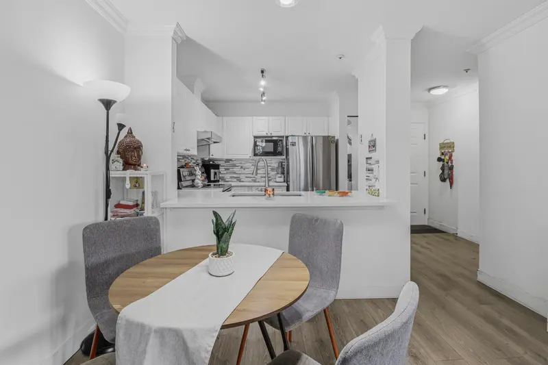 411 13733 74 AVENUE - photo 3 of 15