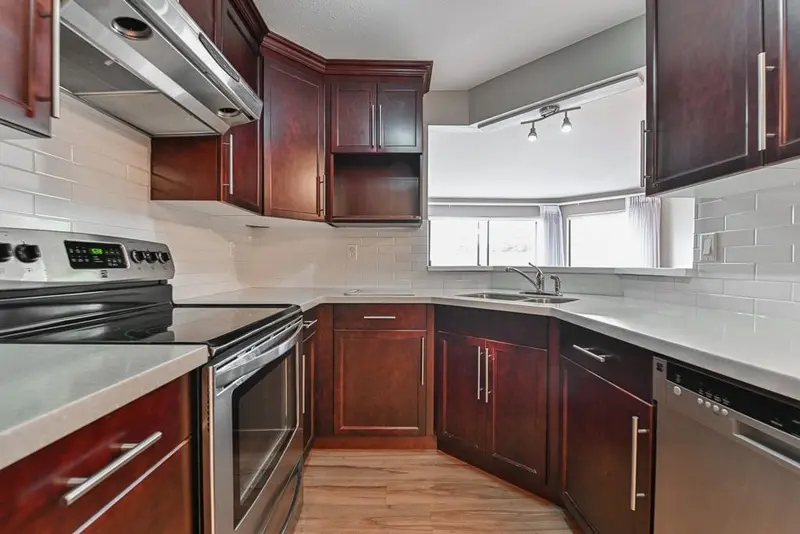 207 33233 BOURQUIN CRESCENT - photo 3 of 25