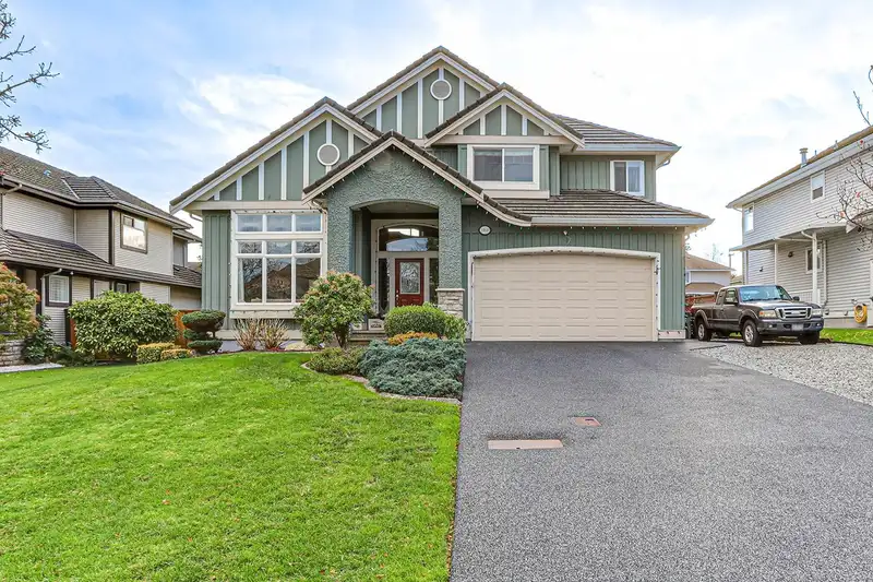 14640 72A AVENUE - photo 1 of 40