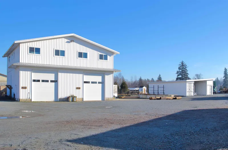 22444 72 AVENUE - photo 2 of 25