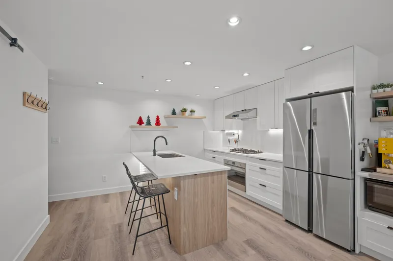 2405 HEATHER STREET - photo 2 of 25