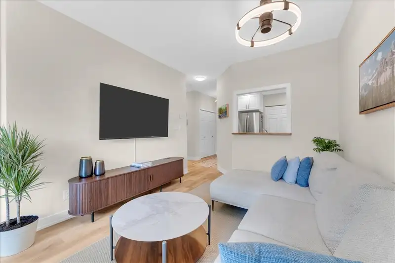 303 630 ROCHE POINT DRIVE - photo 3 of 25