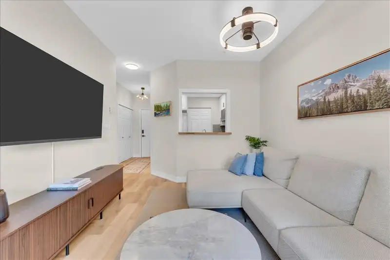 303 630 ROCHE POINT DRIVE - photo 4 of 25