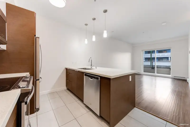211 7727 ROYAL OAK AVENUE - photo 4 of 34