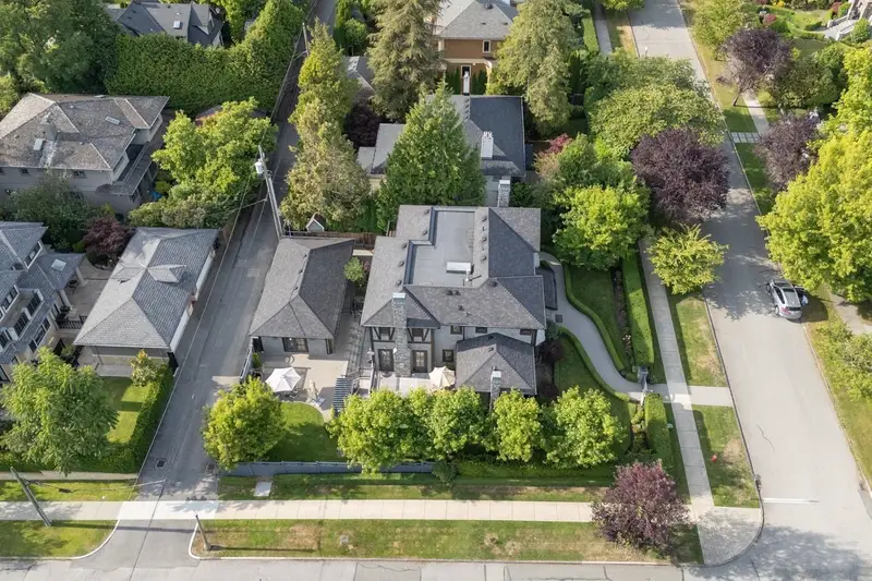 4281 PINE CRESCENT - photo 4 of 9