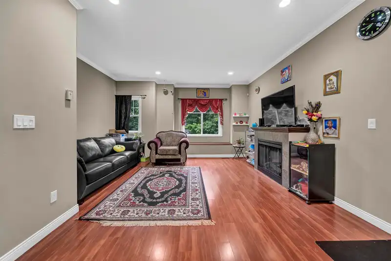 15 8717 159 STREET - photo 3 of 27