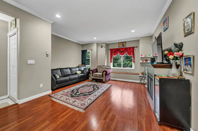 15 8717 159 STREET - photo 4 of 27