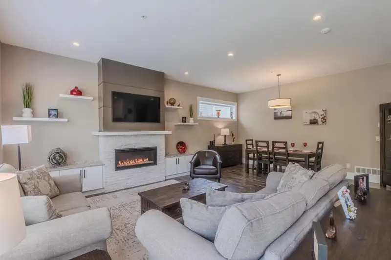 10556 MCVEETY STREET - photo 3 of 37