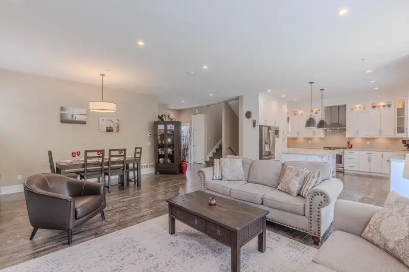10556 MCVEETY STREET - photo 4 of 37