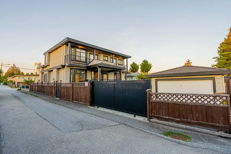 4242 HURST STREET - photo 2 of 2