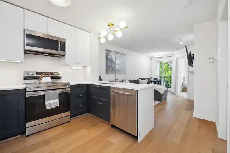 318 3278 HEATHER STREET - photo 1 of 26