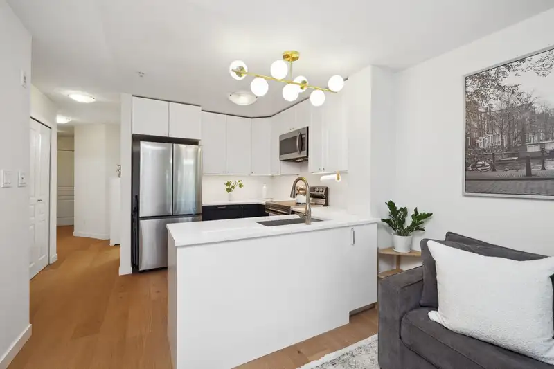 318 3278 HEATHER STREET - photo 2 of 26