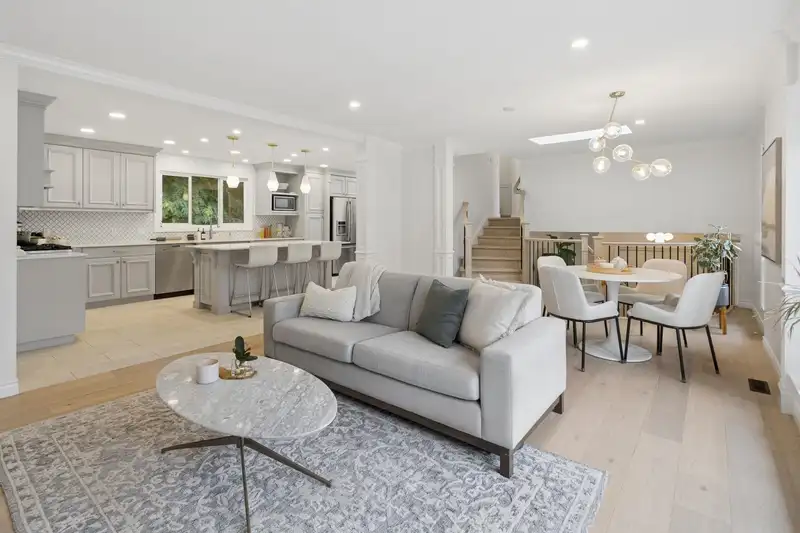 808 SIGNAL COURT - photo 3 of 40