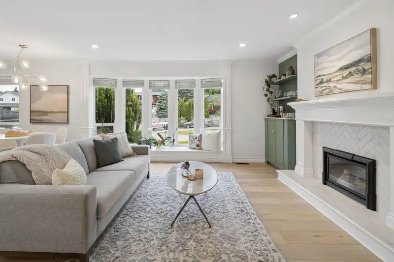 808 SIGNAL COURT - photo 4 of 40