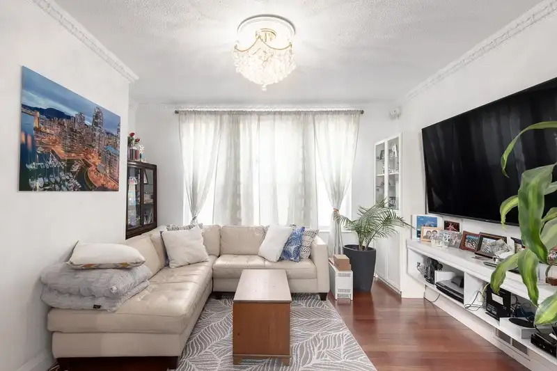 309 E WOODSTOCK AVENUE - photo 3 of 13