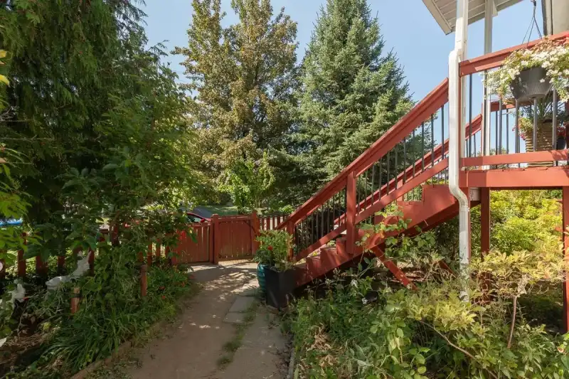 309 E WOODSTOCK AVENUE - photo 4 of 13