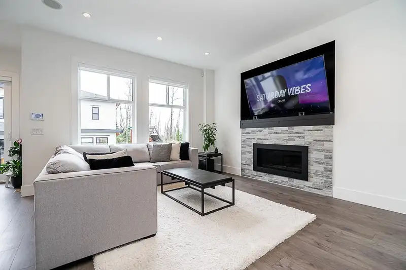 16602 19 AVENUE - photo 3 of 38