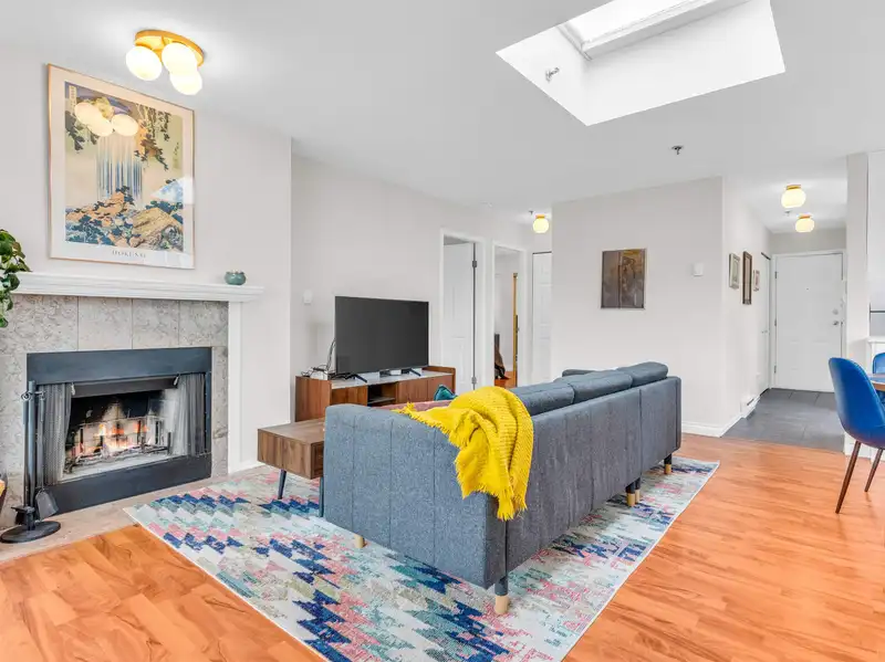 402 1575 W 12TH AVENUE - photo 4 of 29