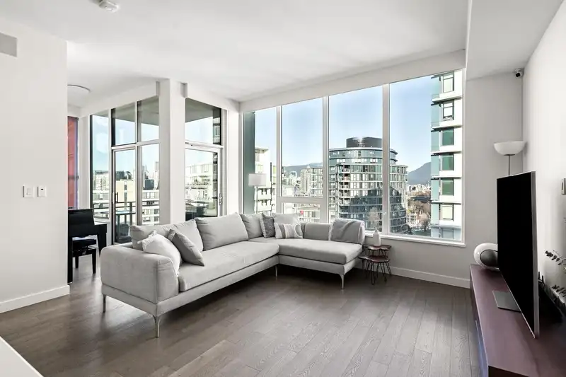 1706 111 E 1ST AVENUE - photo 1 of 40