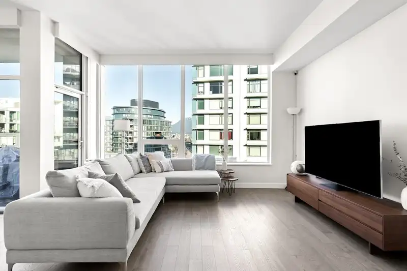 1706 111 E 1ST AVENUE - photo 2 of 40
