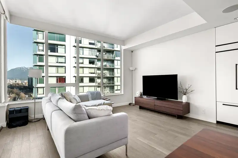 1706 111 E 1ST AVENUE - photo 3 of 40