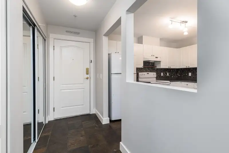 311 20433 53 AVENUE - photo 3 of 31