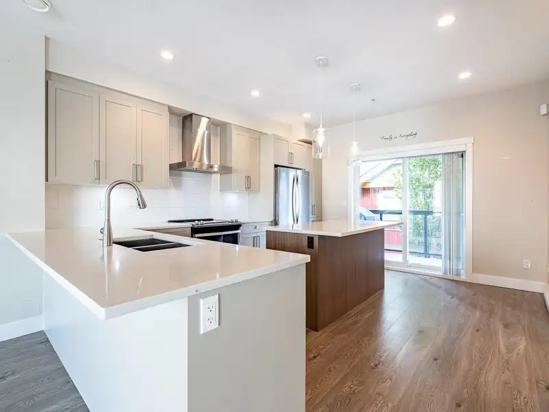 129 20498 82 AVENUE - photo 4 of 30